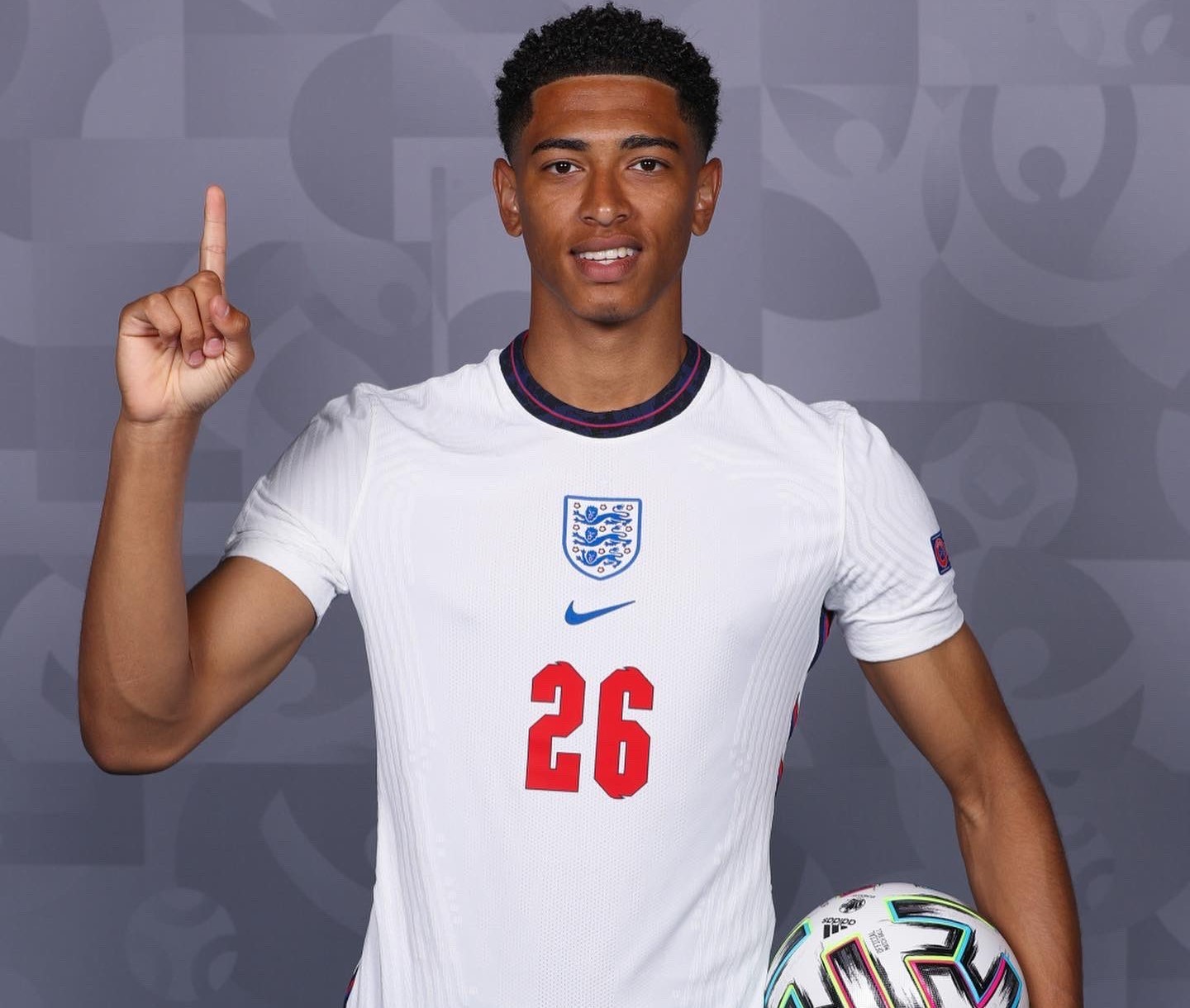 迪马济奥：普利希奇已伤愈归队，能够参加意杯米兰客战拉齐奥（迪马济奥：普利希奇伤愈回归，随队出征意杯米兰客场挑战拉齐奥）