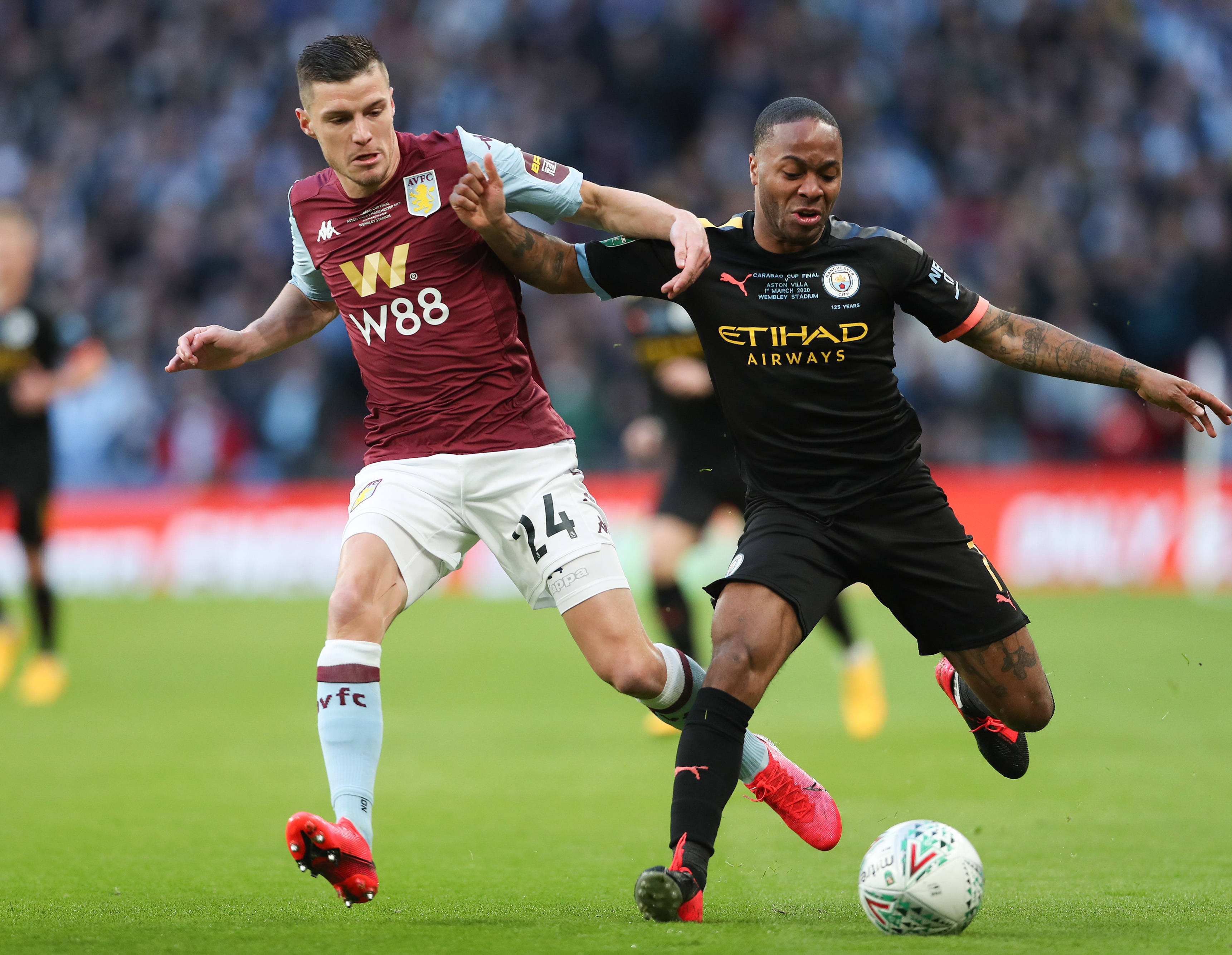 德甲生涯第10次戴帽，凯恩赛后将比赛用球带走收藏（凯恩德甲生涯第10次上演帽子戏法，赛后将比赛用球带回珍藏）