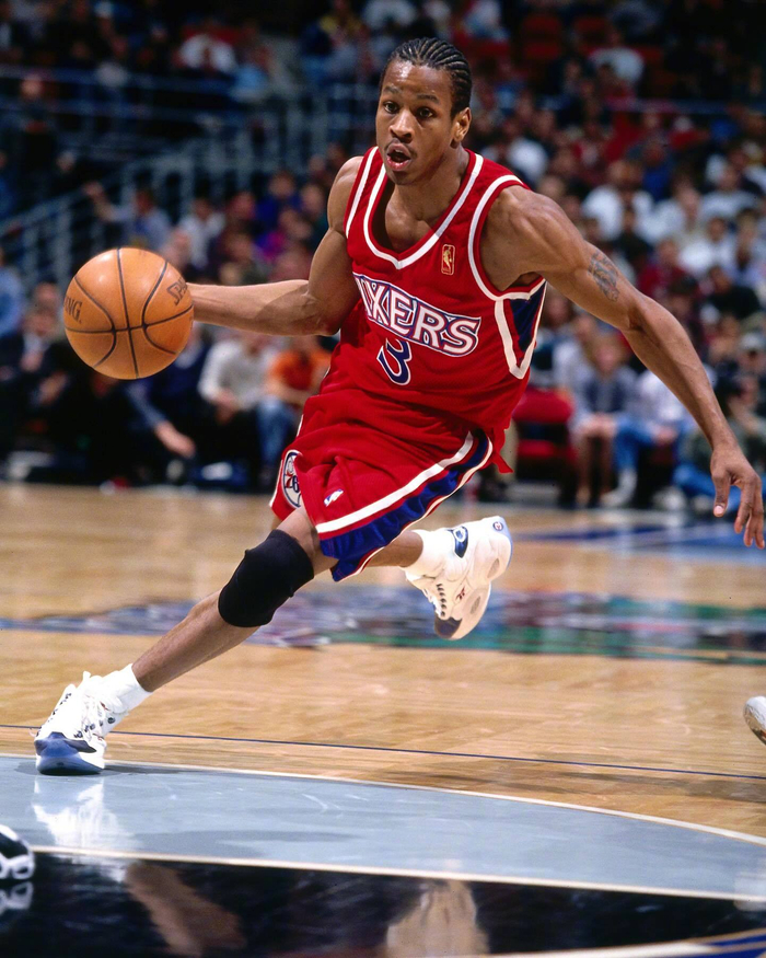 国际米兰连胜，齐沃调整团队，迪乌夫证明实力，马丁内斯复出，球队士气回升。（连胜护航，齐沃变阵奏效，迪乌夫发威，马丁内斯回归，蓝黑军团士气飙升）