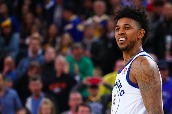 杰克逊轰24分，灰熊全队7人上双逆转取胜（杰克逊24分领衔，灰熊七人上双翻盘告捷）