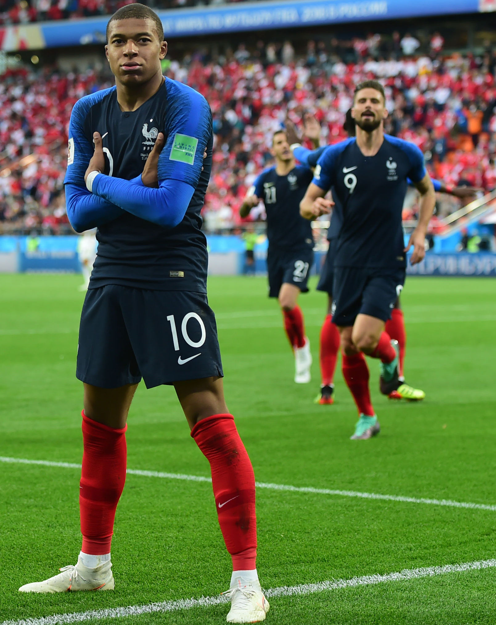 成都蓉城高歌猛进直冲前四（成都蓉城势如破竹冲击前四）