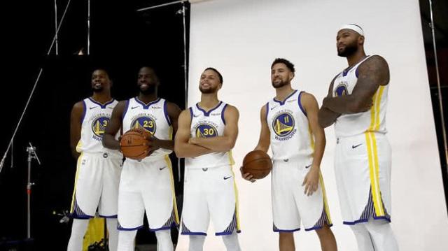 足球中超前锋获月最佳，进球效率惊人（中超锋霸当选月度最佳，破门效率爆表）