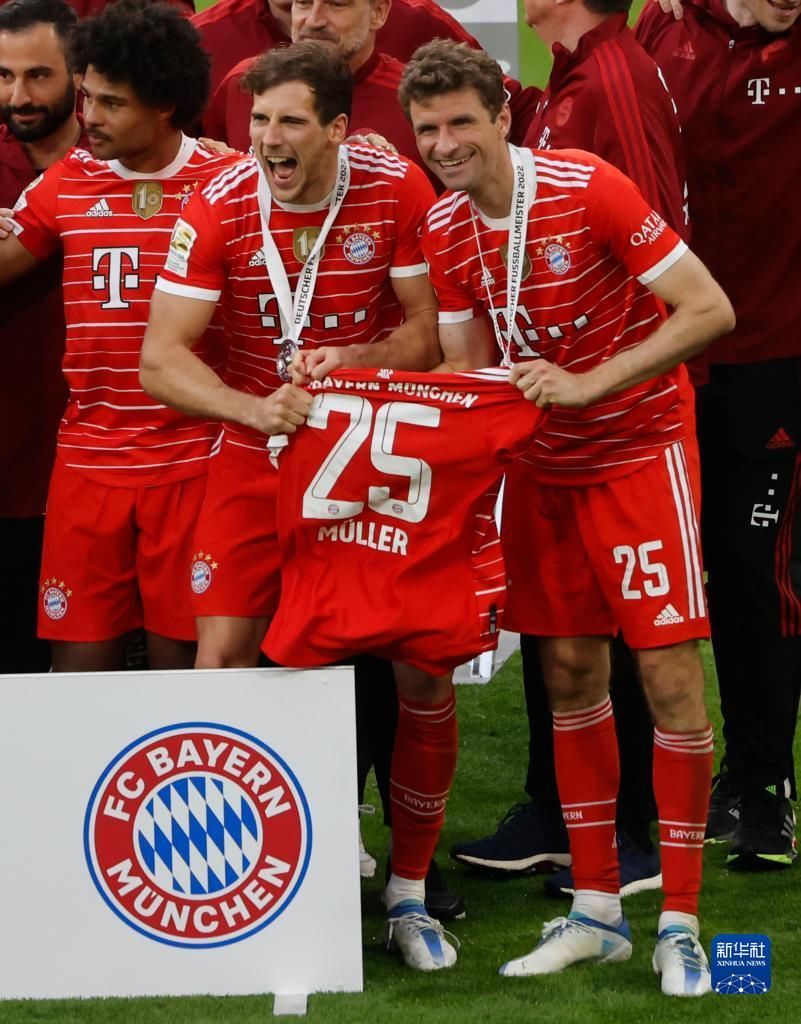 半场战报：温哥华白浪2-0洛杉矶，拉沃尔达、萨比建功