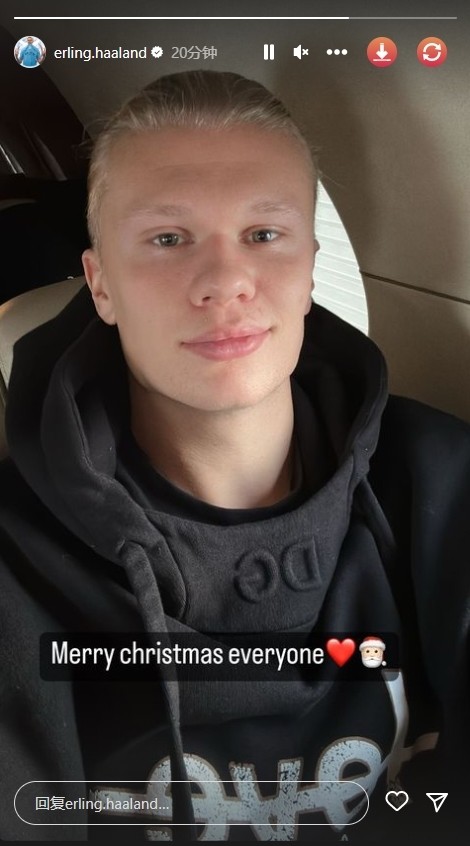 给你修修胡子，瓦科分享自己用剪刀剪克雷桑胡子的照片（瓦科晒照：亲手用剪刀为克雷桑修须）